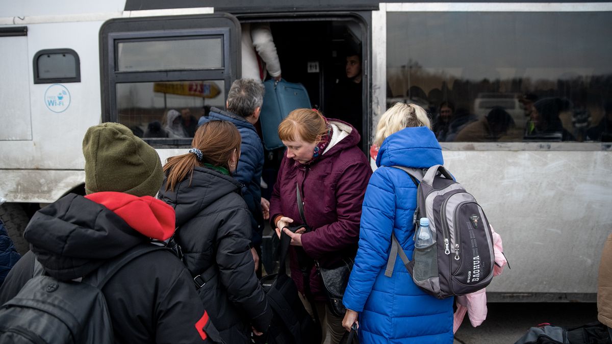 Největší uprchlické krize: Z Ukrajiny již uprchlo přes 660 tisíc lidí